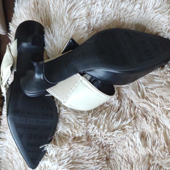 Anne Klein AK Flora Mules - Picture 2 of 4